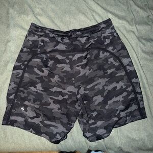 Mens lululemon pace breaker 7in Camo Black Shorts medium